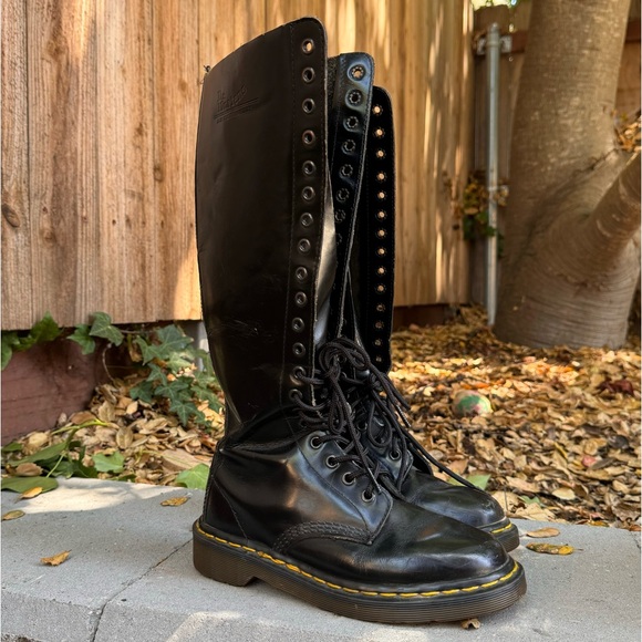 Vintage Made in England Dr Martens 20 Eyelet Combat Boot Size - Main Image